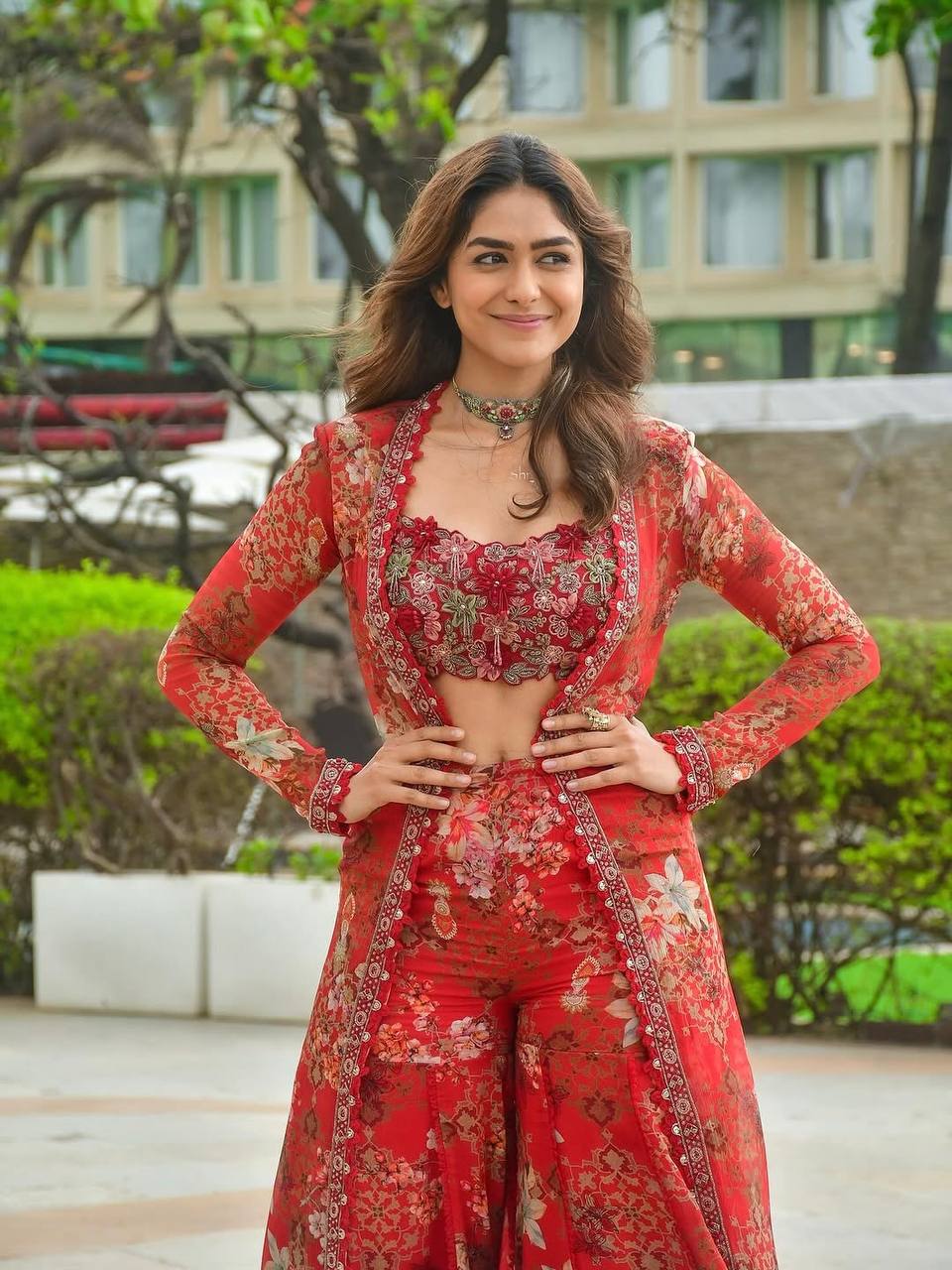 Bollywood Celebritie-Inspired Indo Western Koti Set with Floral Print Plazzo & Blouse
