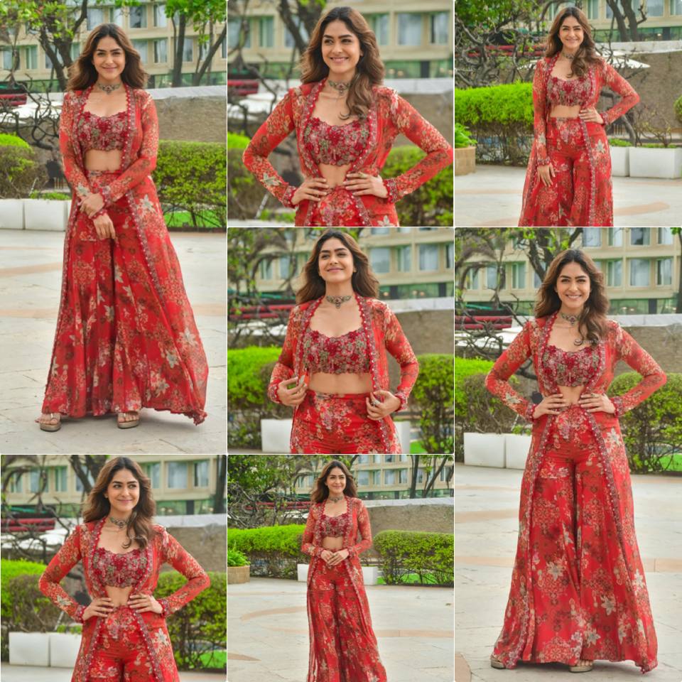 Bollywood Celebritie-Inspired Indo Western Koti Set with Floral Print Plazzo & Blouse